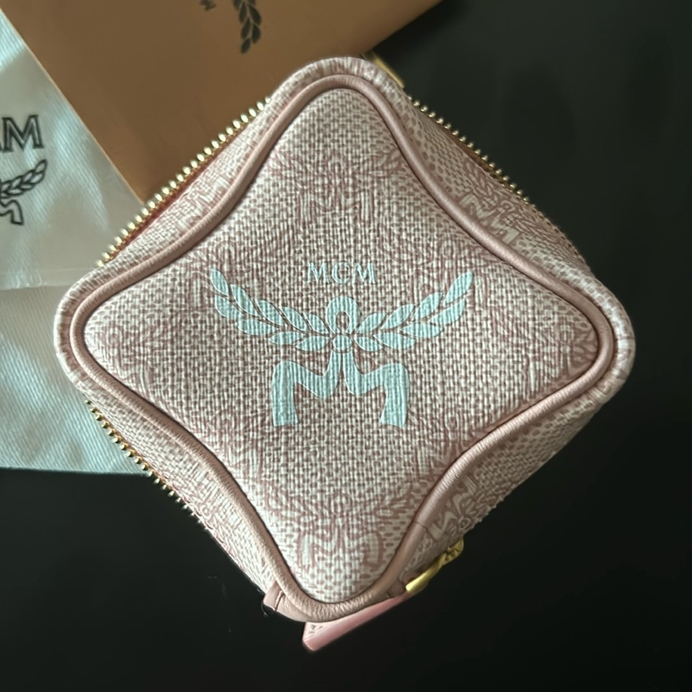MCM HIMMEL ZIP POUCH CHARM IN LAURETOS